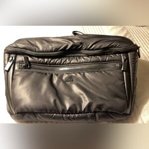 caraa the sling crossbody in black (Men & Women)